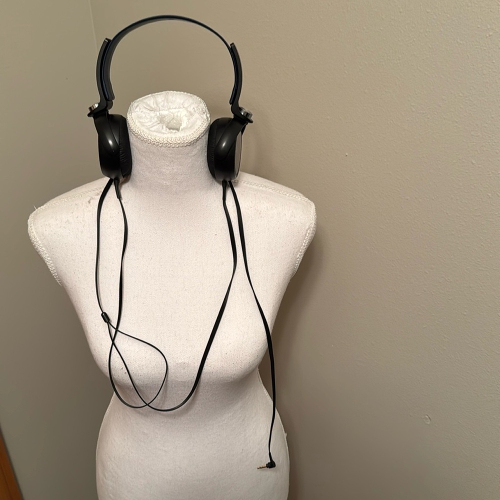 NEW SONY Noise Canceling Headphones